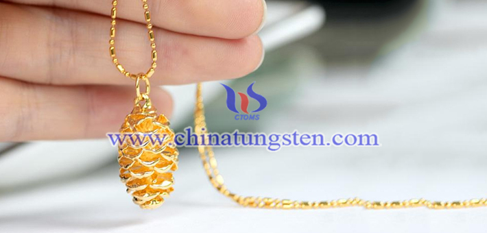 钨合金镀金松果吊坠图片